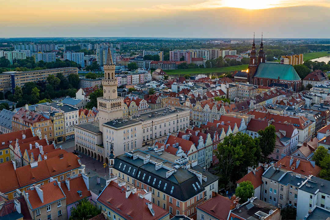 Przewóz busem z woj. opolskiego do Niemiec Przewóz busem z woj. opolskiego do Niemiec
